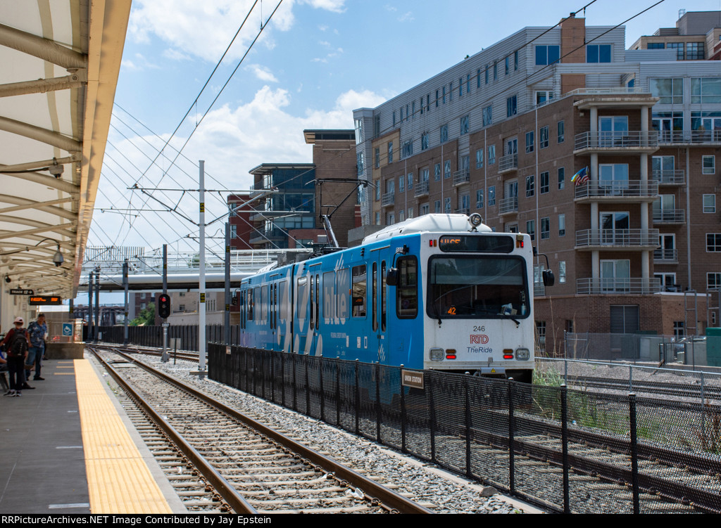 A light rail vehicle is stabled next to Union Station 